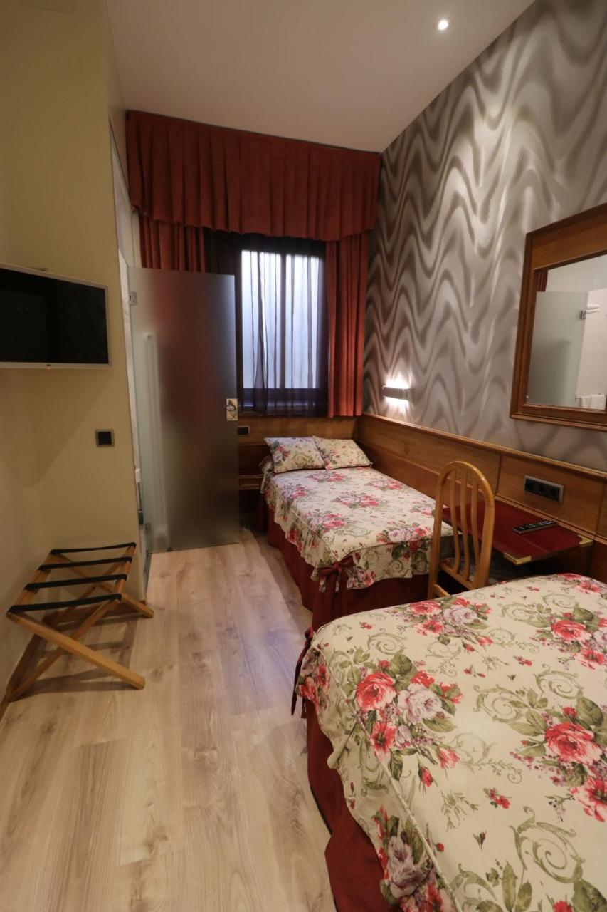 Hostal Hispano - Argentino Gran Via Madrid Eksteriør billede