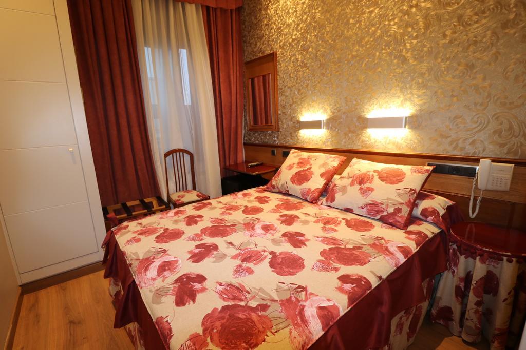 Hostal Hispano - Argentino Gran Via Madrid Eksteriør billede