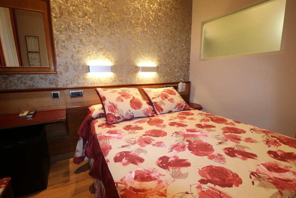Hostal Hispano - Argentino Gran Via Madrid Eksteriør billede